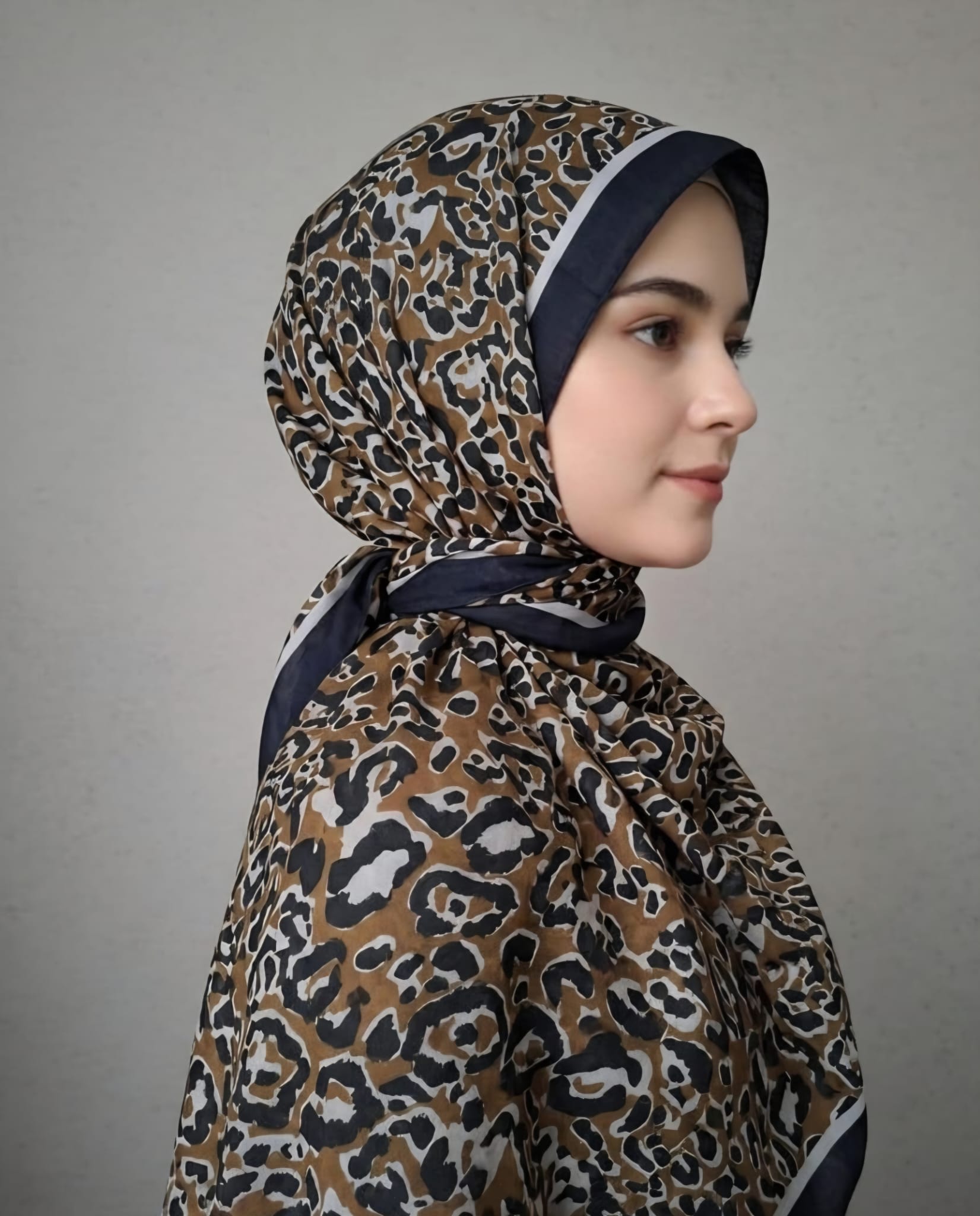 LACİVERT KENARLI KAHVERENGİ LEOPAR ŞAL